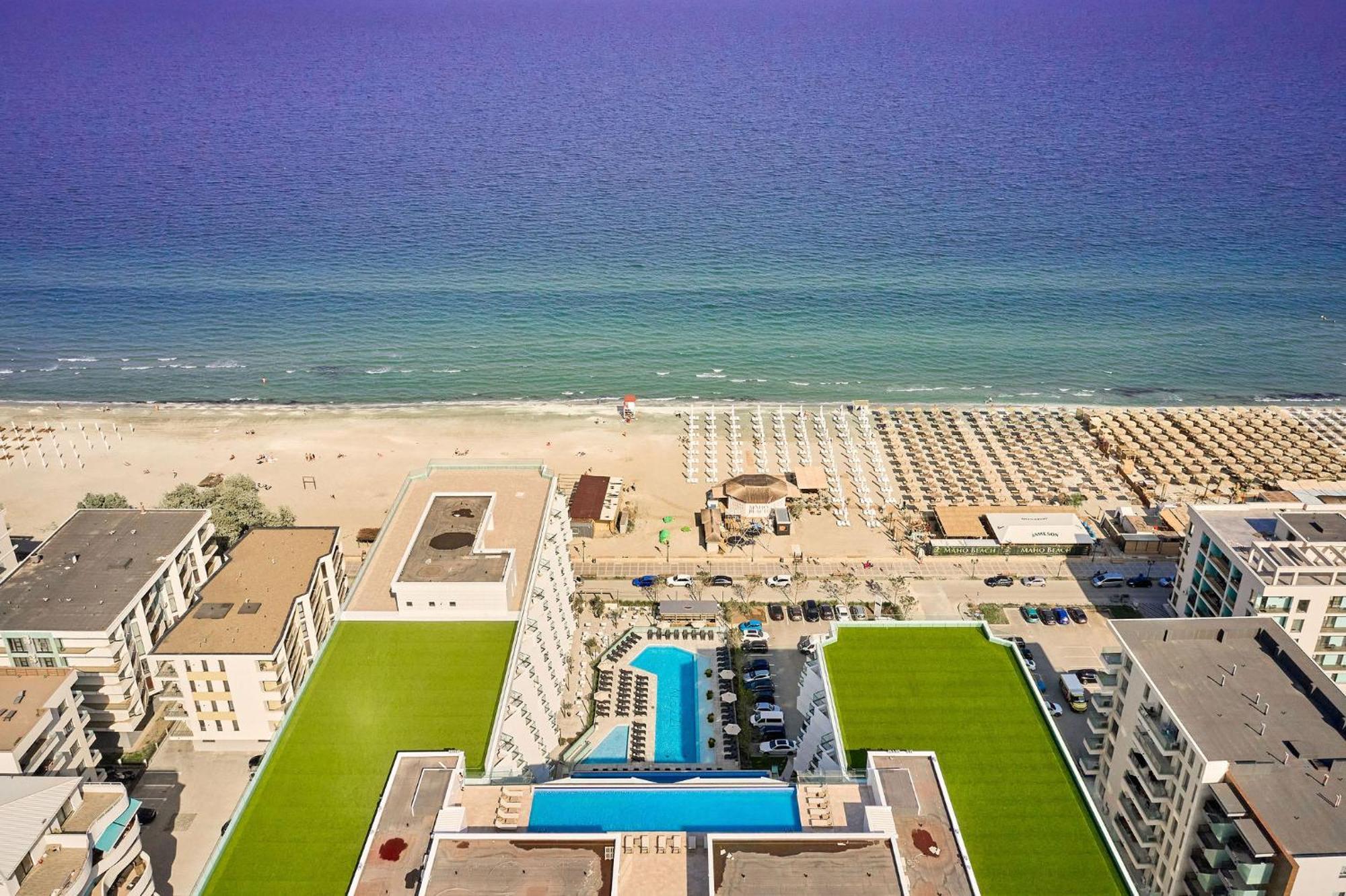 Sun & Fun Infinity Pool Mamaia